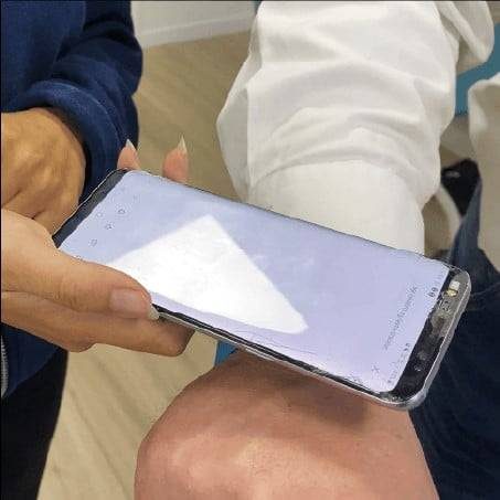 3-Approchez-votre-mobile-du-bracelet-connecte-LOKALERO